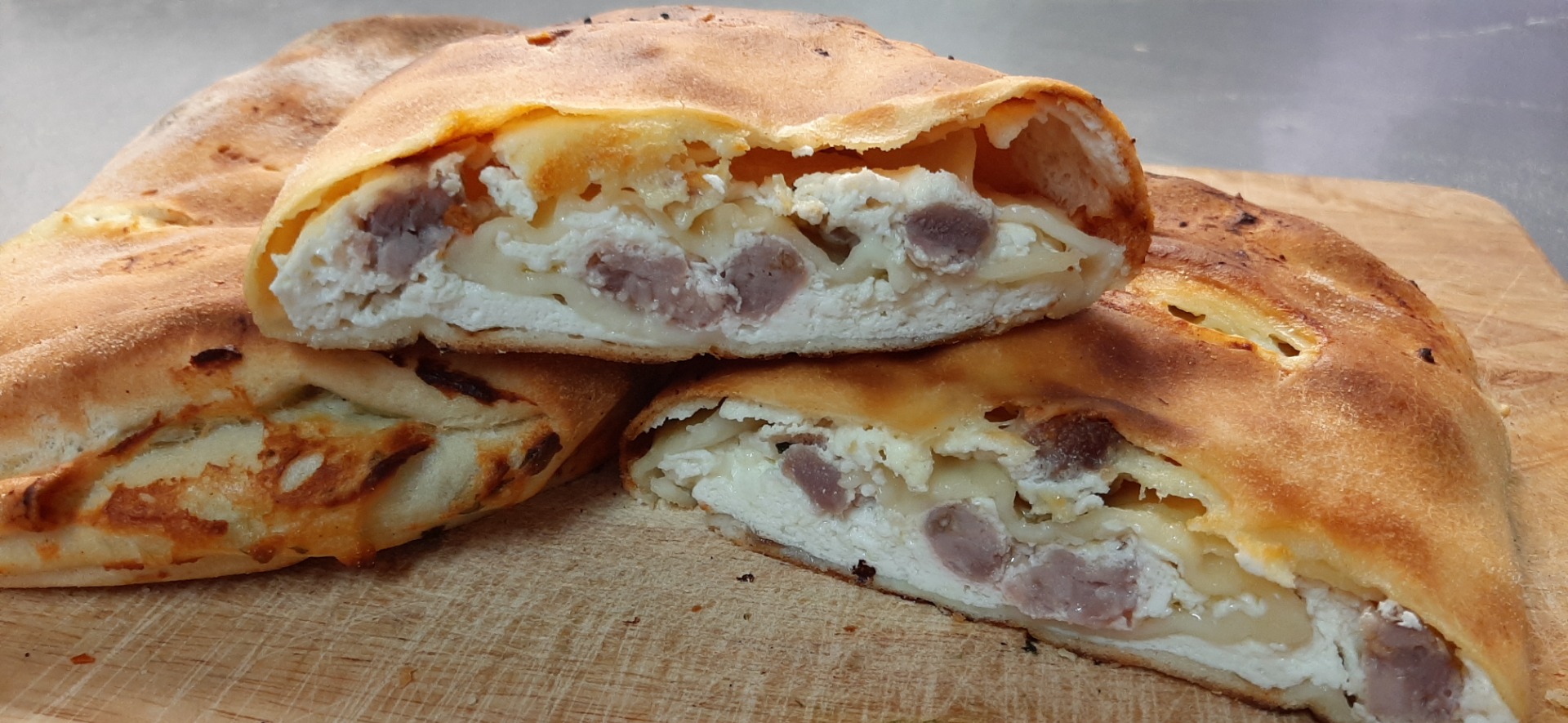 Scaccia ricotta e salsiccia